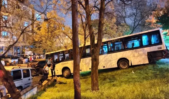 Etimesgut'ta Otobüs Parka Daldı