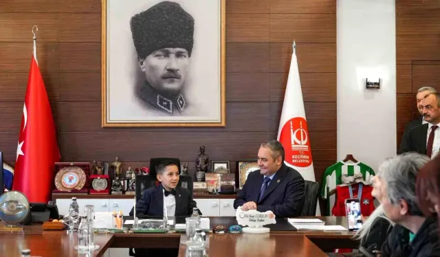 Keçiören Belediye Başkanı Özarslan, 23 Nisan'da Makamını Ömer'e Devretti