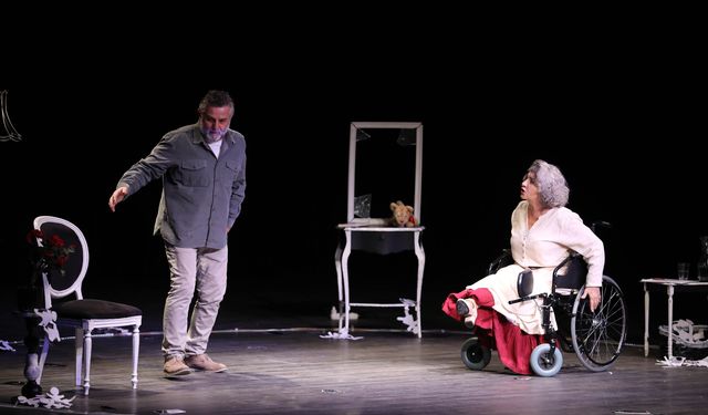 Tiyatro Festivali “Üç Eksi Bir” İle Final Yaptı