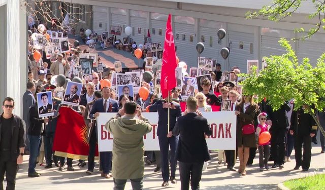 Rusya'nın Ankara Büyükelçiliğinde "Ölümsüz Alay" Yürüyüşü