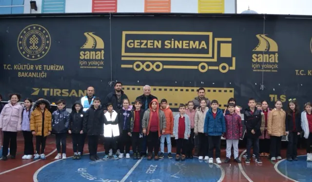 Gezen Sinema Tırı Çocukları Beyaz Perdeyle Buluşturuyor