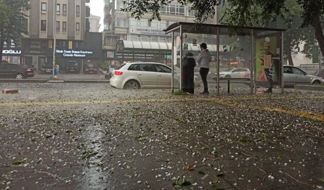 Ankara'da Dolu Yağışı Hayatı Olumsuz Etkiledi