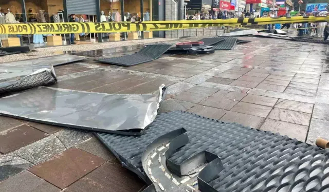 Ankara'da Fırtına Tabela Savurdu