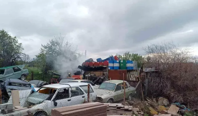 Gölbaşı'nda Sanayi Yangını: Patlayan Variller Korkuttu