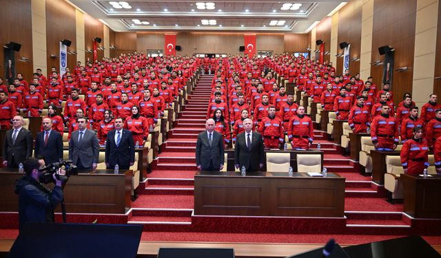 Mansur Yavaş 300 Yeni İtfaiye Personeli İle Bir Araya Geldi