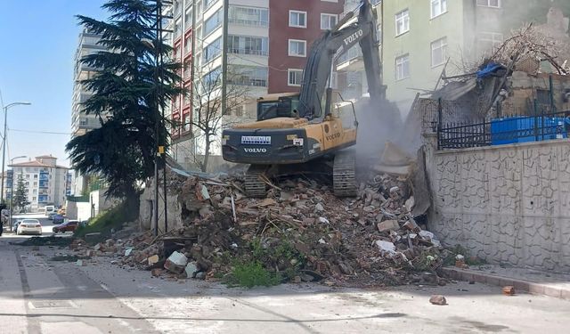 Yenimahalle’de Metruk Yapılara Geçit Yok