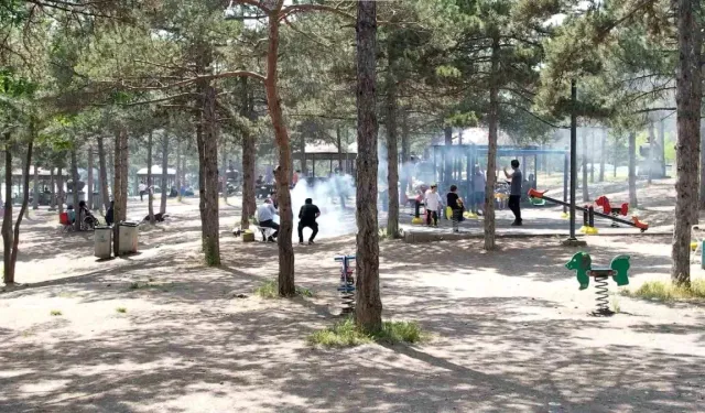 Ankaralılar Kurban Bayramı'nı Mavi Göl'de Geçirdi
