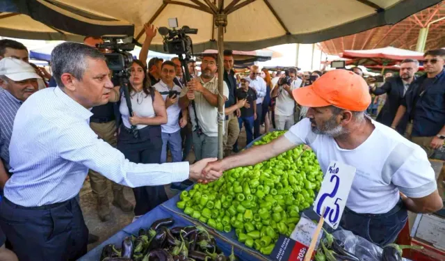 Özgür Özel, Yenimahalle Pazarı'nı Ziyaret Ederek Esnaf ve Vatandaşlarla Bir Araya Geldi