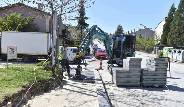 Ankara Büyükşehir Belediyesi Bordür ve Beton Bariyer Yapımı Çalışmalarına Devam Ediyor