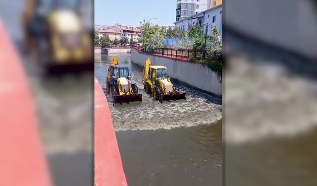 Ankara Çayı’nda Temizlik Çalışması Sürüyor