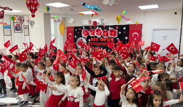 Pursaklar'da Miniklerden Cumhuriyet Bayramı Kutlaması