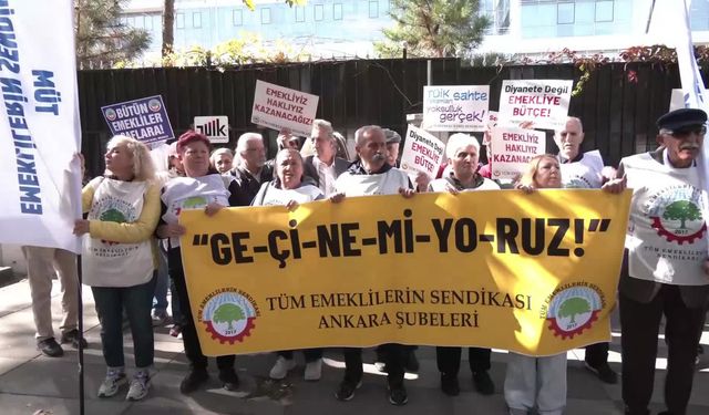 Emekliler, TÜİK Önünden Seslendi: Emekliye 'Öl' Deniliyor