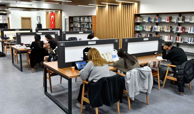 Mansur Yavaş'ın Öğrencilere Desteği Büyüyerek Devam Ediyor