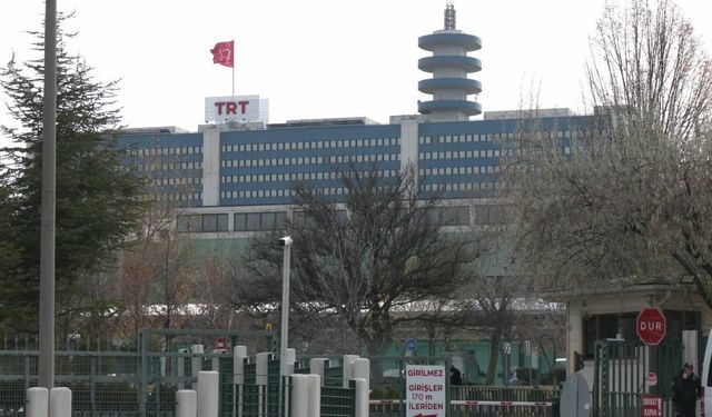 CHP Gençlik Kolları'ndan TRT Önünde 'İmamoğlu' Çağrısı