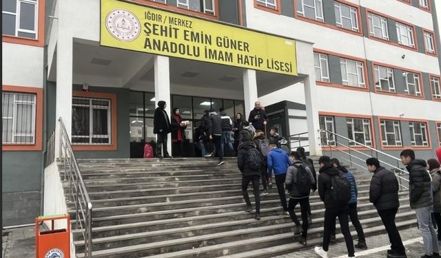 İmam Hatip Lisesi Öğrencisi Arkadaşını Bıçakladı