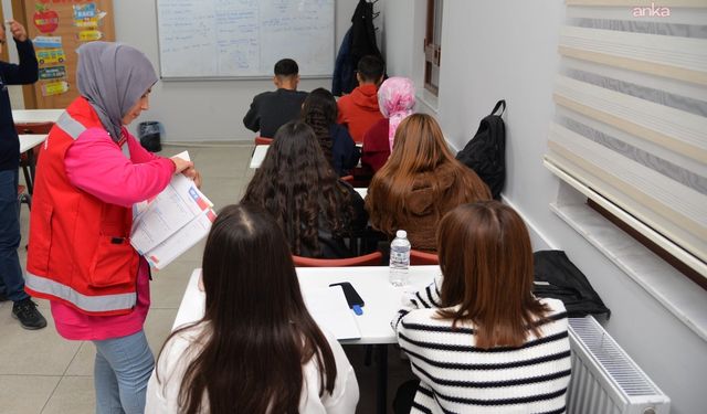 Kahramankazan Belediyesi'nden YKS Öğrencilerine Kitap Desteği