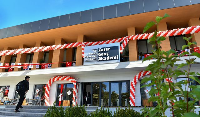 Mansur Yavaş'ın Gençlere Armağanı "Zafer Genç Akademi"ye Yoğun İlgi