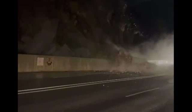 Hakkari’de Yağmur Sonrası Heyelan: Dev Kayalar Yola Savruldu