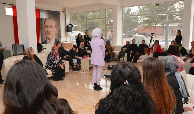 Kahramankazan'da "Kadın Hakları Günü Semineri" Düzenledi