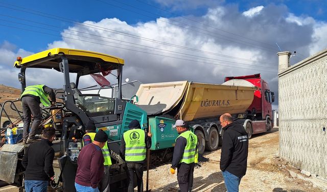 Pursaklar'da Yol Yapım ve Onarım Çalışmaları Devam Ediyor