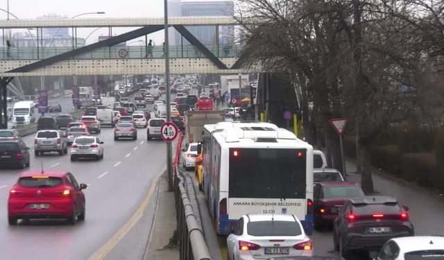 Ankara Büyükşehir Belediyesi'nden ANKAmall AVM Önünde Trafik Düzenlemesi