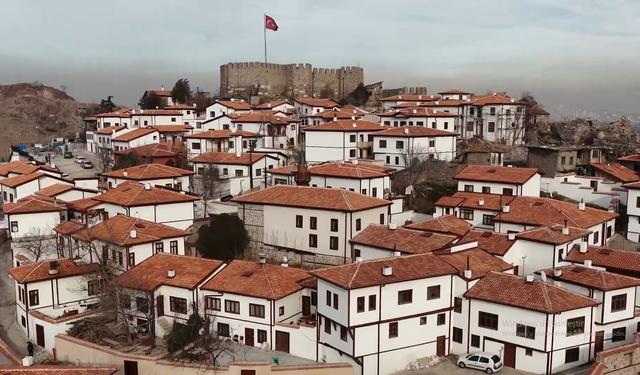 Mansur Yavaş, Ankara Kalesi'nde Başlattıkları "Sokak Sağlıklaştırma ve Çevre Düzenleme Projesi"nin Bittiğini Duyurdu