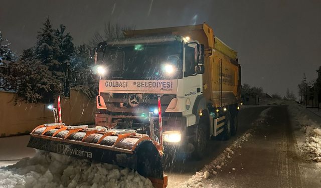 Gölbaşı'nda Karla Mücadele Ekipleri Aralıksız Çalıştı