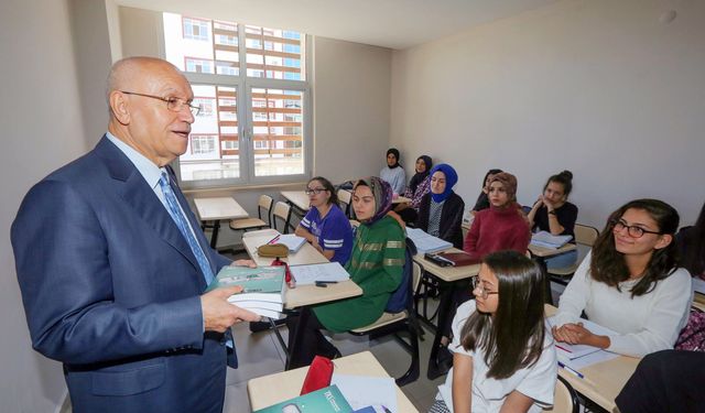 Yenimahalle’den Her Yıl Binlerce Öğrenciye Eğitim Desteği: Kayıtlar Başladı