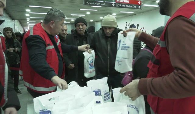 Ankara Büyükşehir Belediyesi'nden Ramazan kumanyası ve Sıcak Yemek İkramı