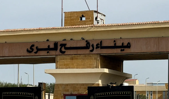 Refah Sınır Kapısı, Gazze Halkı İçin Sınırlı Yaya Geçişine Açıldı