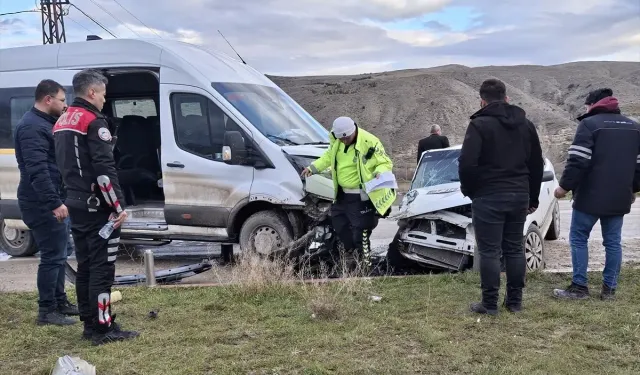 Beypazarı'nda Trafik Kazası: 2'si Çocuk 4 Kişi Yaralandı