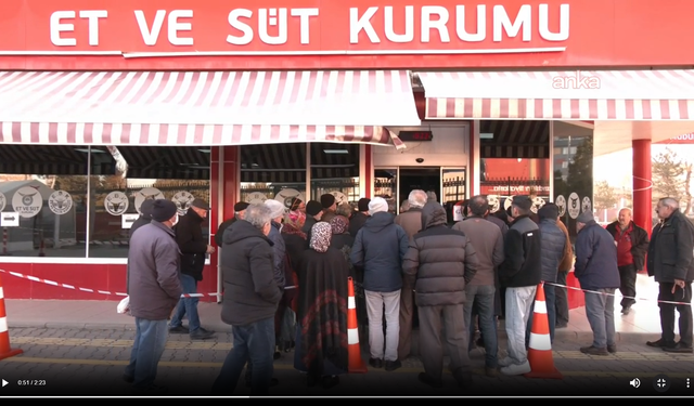 Sincan'da Et ve Süt Kurumu Önünde Ucuz Et kuyruğu