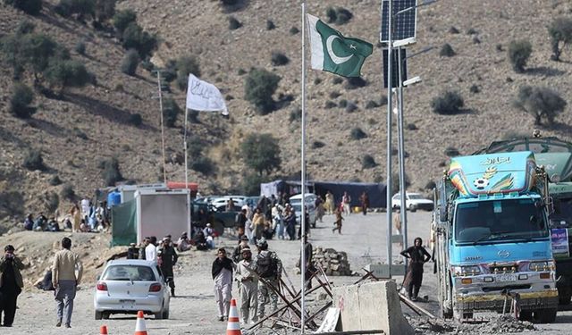 Pakistan Afganistan'a Savaş İlan Etti!