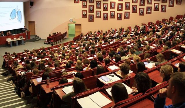 Üniversitelerde Uygulamalı Eğitim Modeli Yenilendi