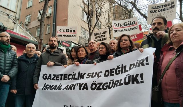 Gazeteci İsmail Arı'nın Gözaltına Alınması Ankara'da Protesto Edildi