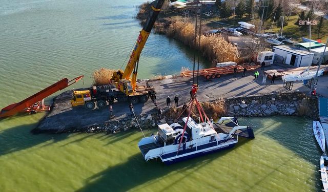 Ankara Büyükşehir Belediyesi Göl ve Göletlerde Temizlik Kapasitesini Artırdı: İkinci Temizleme Makinesi Hizmette