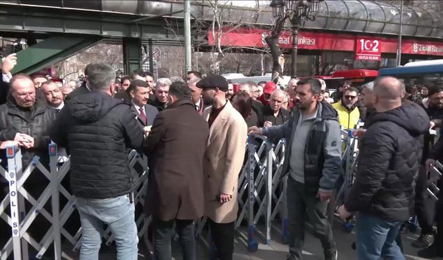 Öldürülen Öğretmen Fatma Nur Çelik İçin MEB Önünde Eylem