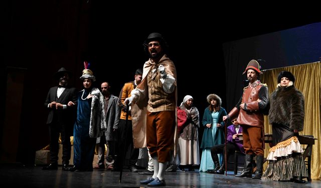 Altındağ Gençlik Merkezi Tiyatro Ekibi, “Burun” İle Prömiyer Yaptı