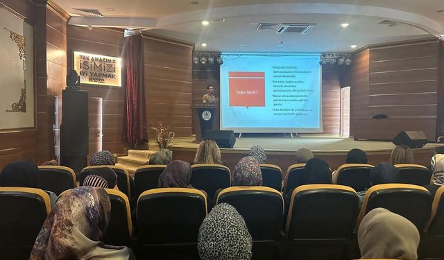 Pursaklar'da Değerler ve Aile Semineri Düzenlendi