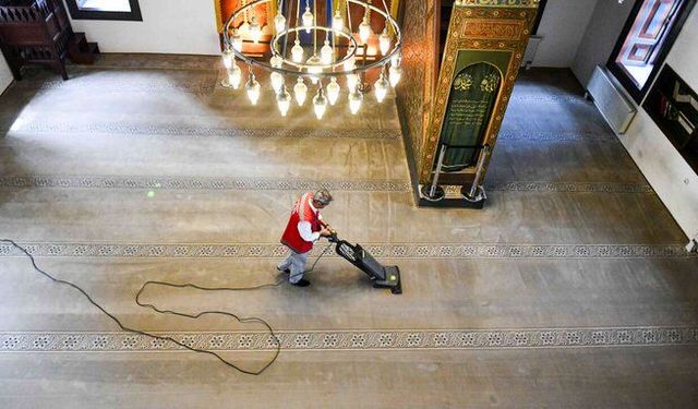 Ankara Büyükşehir Belediyesi’nden İbadethanelerde ve Evlerde Bayram Temizliği