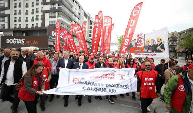 Başkan Yaşar, Belediye Çalışanları İle Birlikte Yürüdü