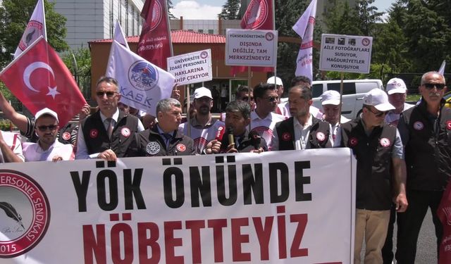 ÜNİPERSEN Üyeleri YÖK Önünde Eyleme Başladı