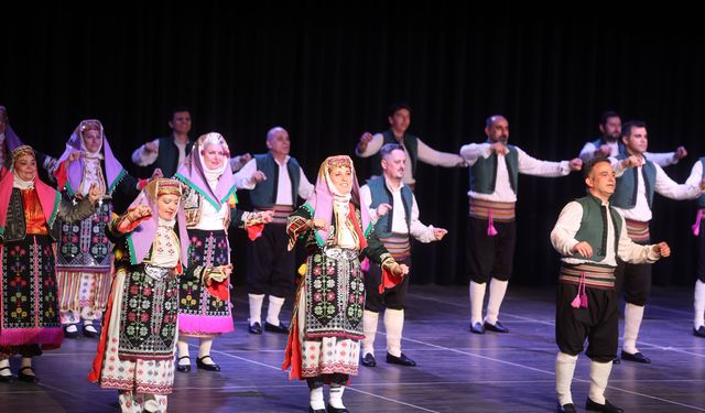 TUBİL Yılsonu Gösterisi Yoğun Alkış Topladı
