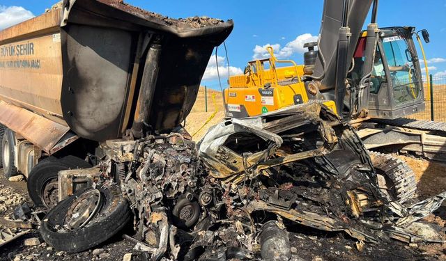 Freni Bozulan ABB'ye Ait Hafriyat Kamyonu İki Kamyona Çarptı: 2 İşçi Hayatını Kaybetti
