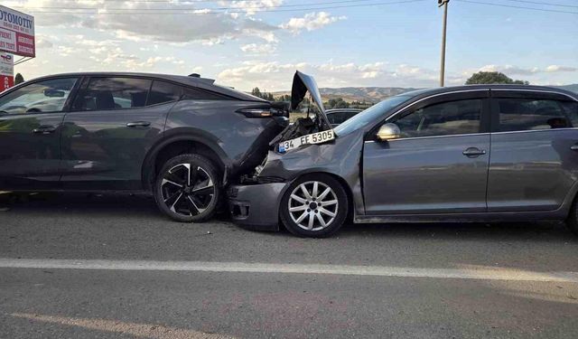 Elmadağ'da Zincirleme Kaza: 5 Yaralı