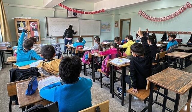 Okullara Ruh Sağlığı Taraması Geliyor: Öğrenci, Veli ve Öğretmenlere Yapılacak