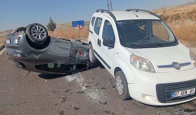 Ankara Beypazarı'nda İki Aracın Çarpıştığı Kazada 3 Kişi Yaralandı