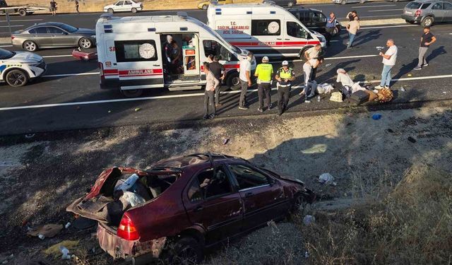 Ankara'da Kontrolden Çıkan Otomobil Karşı Şeride Geçti: 1 Ölü, 7 Yaralı