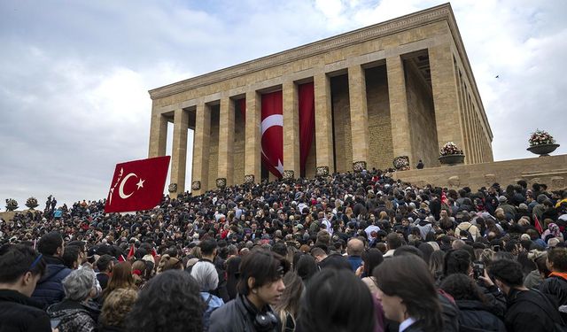 Yurttaşlar Cumhuriyet'in 103. Yılında Anıtkabir'e Akın Etti