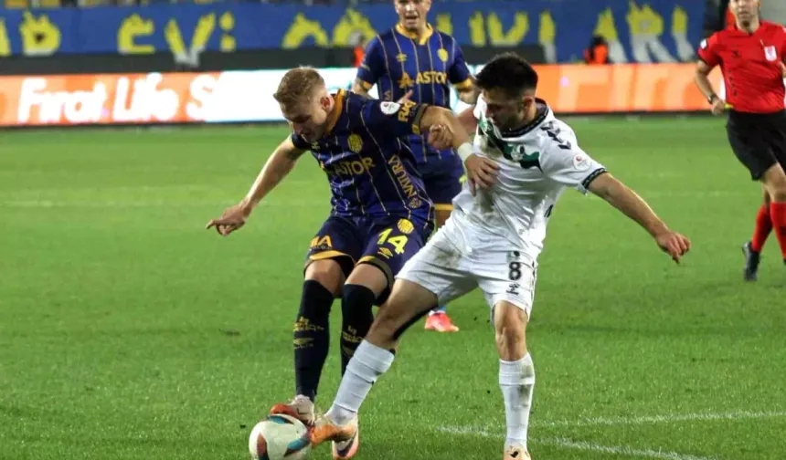 Ankaragücü, Sakaryaspor'u 2-1 Mağlup Etti